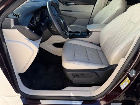 Used 2022 Buick Envision Avenir w/ Technology Package II image 4