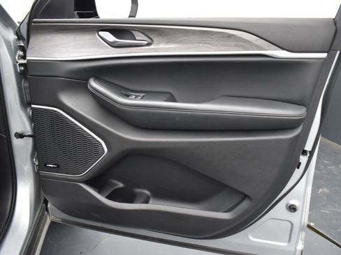 Used 2023 Jeep Grand Cherokee L Limited image 12