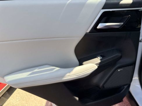 New 2025 Mitsubishi Outlander SE image 11