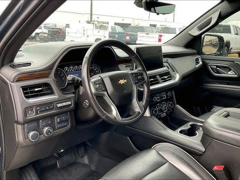 Used 2021 Chevrolet Suburban Premier w/ Premium Package RWD image 18