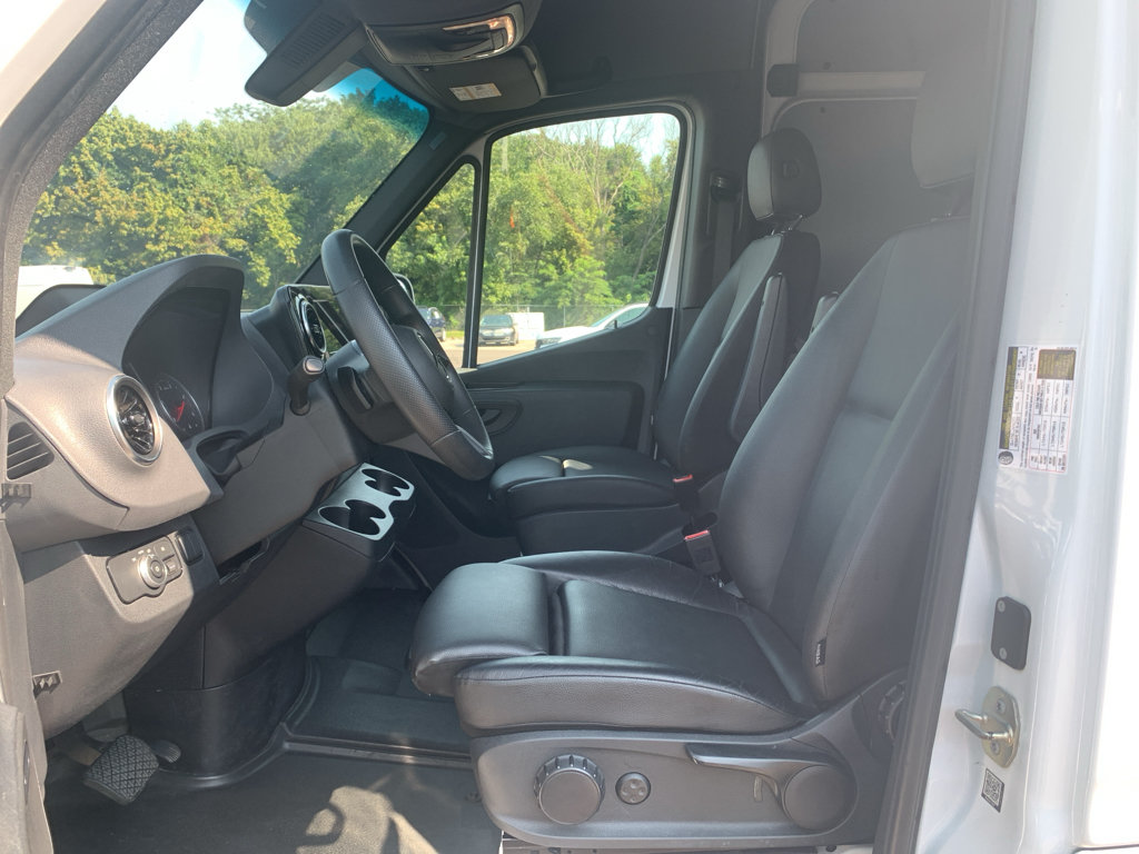 Used 2025 Mercedes-Benz Sprinter 2500 image 35