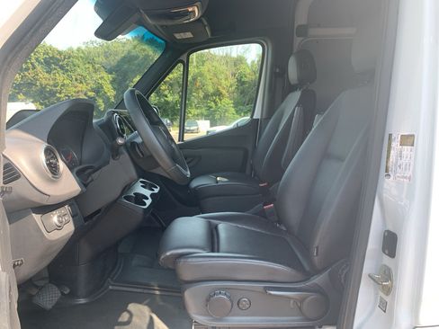 Used 2025 Mercedes-Benz Sprinter 2500 image 35