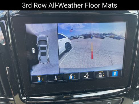 Used 2023 Chevrolet Traverse Premier image 17