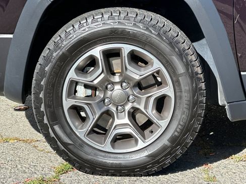 Used 2021 Jeep Cherokee Trailhawk w/ Trailer Tow Group AWD/4WD image 24