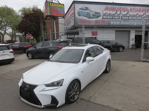 Used 2017 Lexus IS 200t F Sport w/ F Sport Package RWD image 2