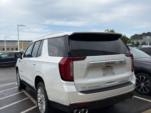 Used 2024 GMC Yukon Denali w/ Denali Reserve Package AWD/4WD image 3