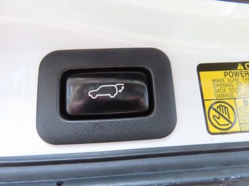 Used 2013 Lexus LX 570 4WD image 12