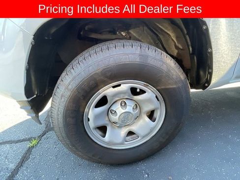 Used 2018 Toyota Tacoma SR AWD/4WD image 2