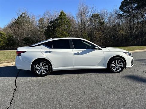 Certified 2025 Nissan Altima 2.5 S image 9