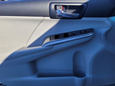 Used 2012 Toyota Camry XLE image 27