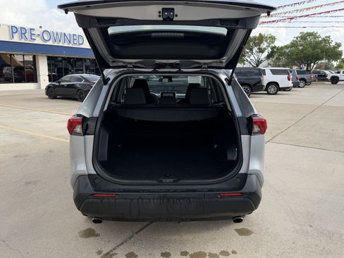 Used 2024 Toyota RAV4 XLE FWD image 9