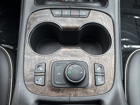 Used 2023 GMC Acadia Denali w/ Denali Ultimate Package FWD image 25