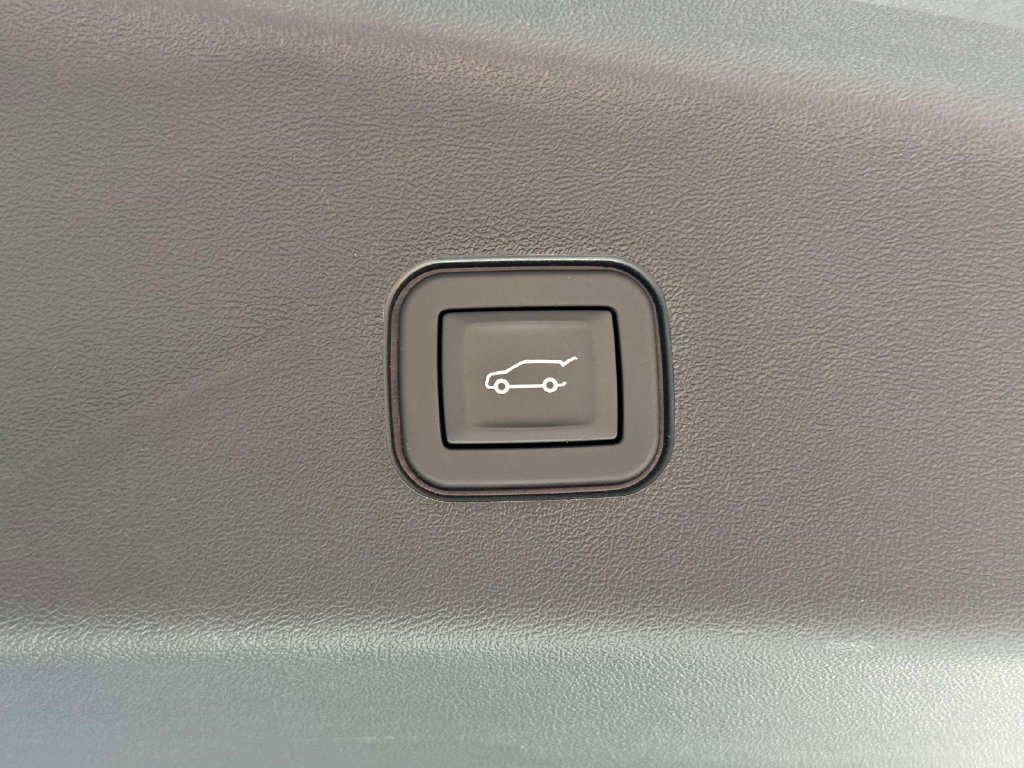 Certified 2026 Cadillac Vistiq Luxury AWD/4WD image 19