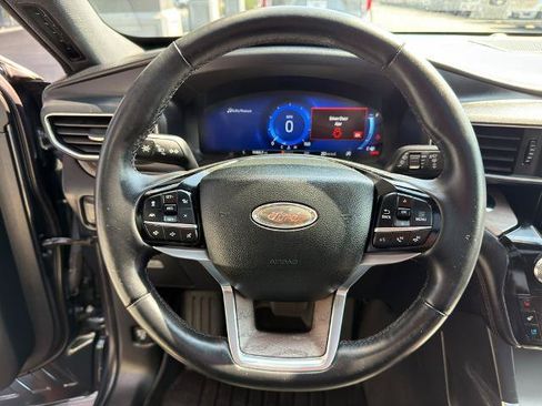 Certified 2023 Ford Explorer Platinum w/ Technology Package AWD/4WD image 23