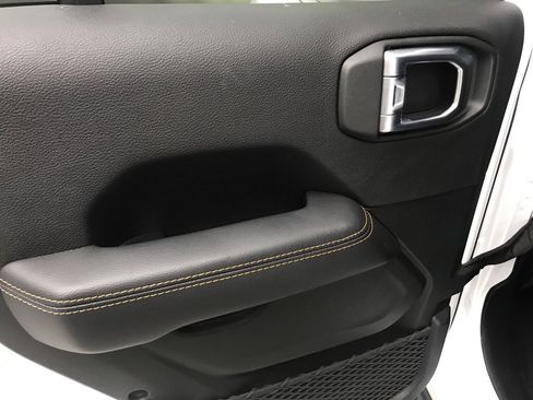 Used 2022 Jeep Wrangler Unlimited Sahara AWD/4WD image 18