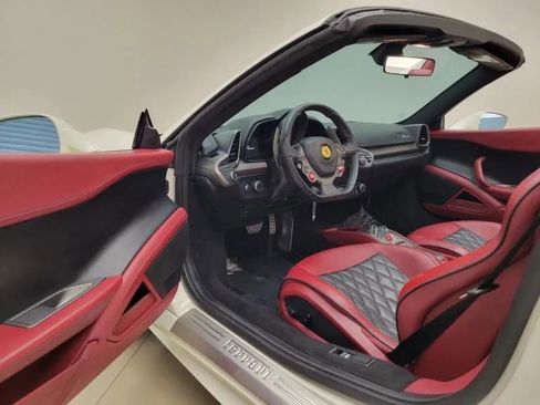 Used 2014 Ferrari 458 Spider RWD image 5