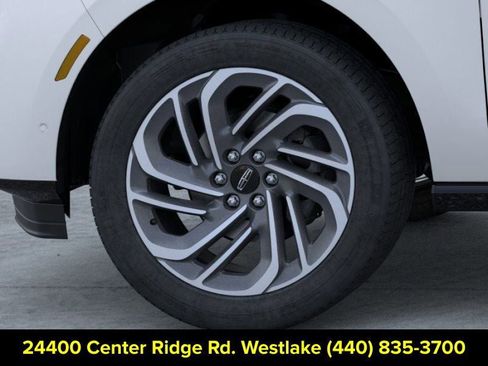 New 2026 Lincoln Navigator Reserve AWD/4WD image 19