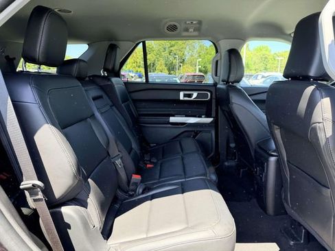 Used 2023 Ford Explorer XLT w/ Equipment Group 202A AWD/4WD image 11
