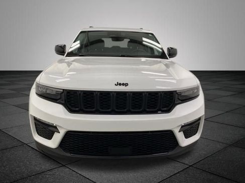 Used 2023 Jeep Grand Cherokee Limited w/ Black Appearance Package AWD/4WD image 2