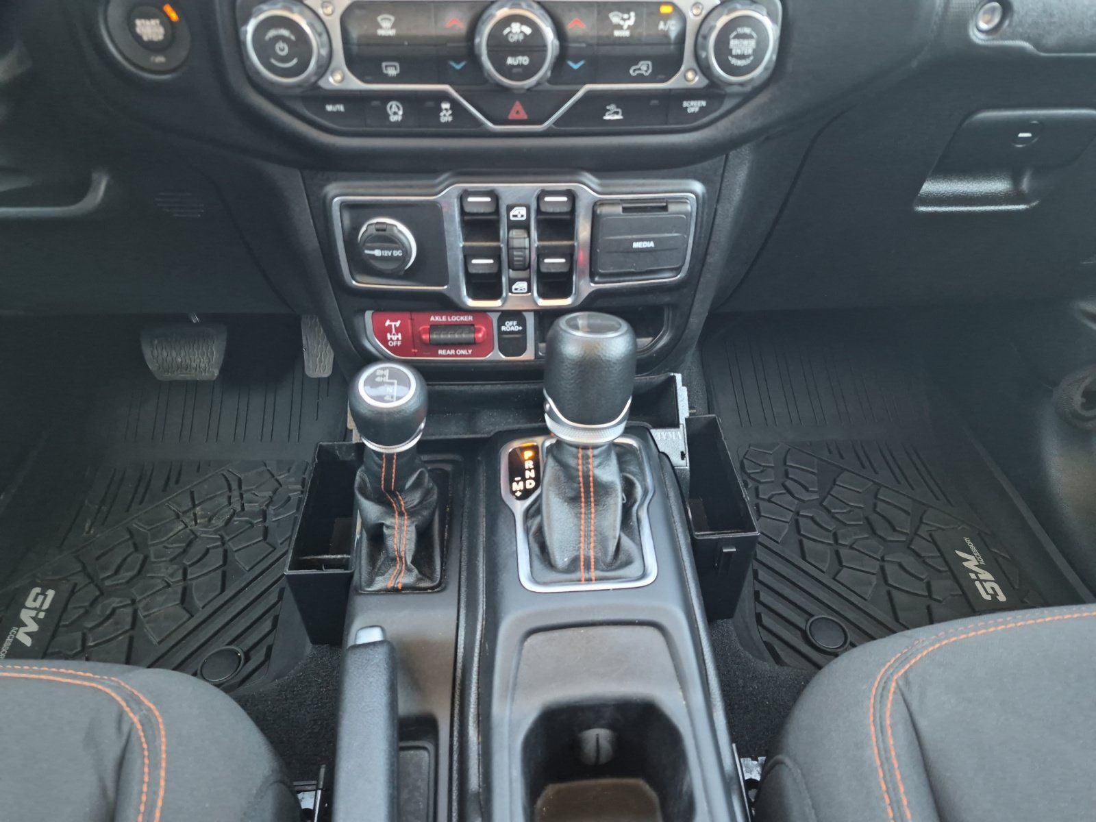 Used 2023 Jeep Gladiator Mojave AWD/4WD image 21