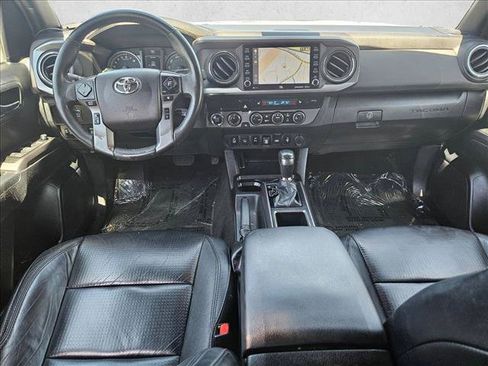 Used 2022 Toyota Tacoma TRD Off-Road w/ TRD Premium Off Road Package AWD/4WD image 17