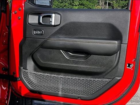 Used 2024 Jeep Wrangler Unlimited Sahara AWD/4WD image 28