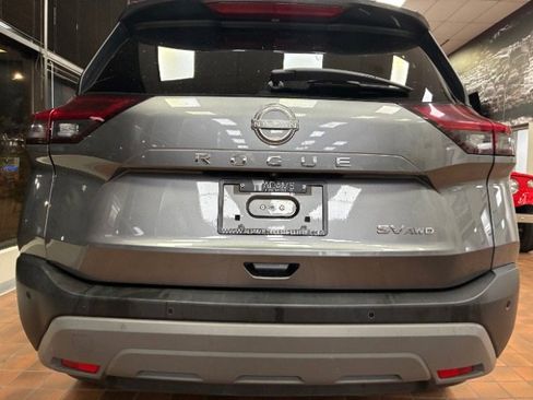 Used 2023 Nissan Rogue SV image 11