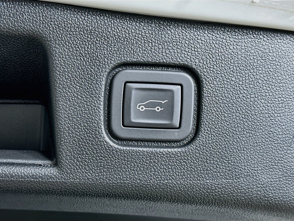 Used 2025 Chevrolet Blazer EV LT AWD/4WD image 31