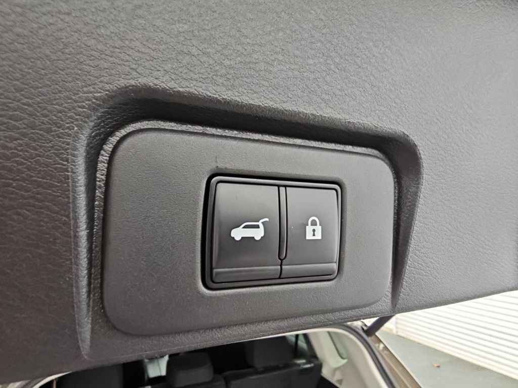 Used 2025 Nissan Rogue SV AWD/4WD image 32