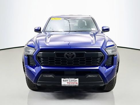 Used 2025 Toyota Tacoma TRD Off-Road AWD/4WD image 2