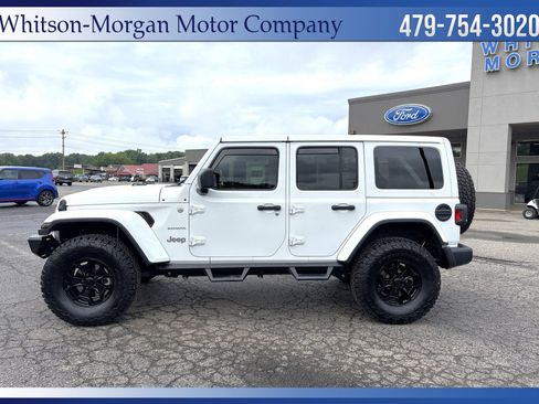 Used 2022 Jeep Wrangler Unlimited Sahara w/ Cold Weather Group AWD/4WD image 8