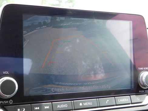 Used 2024 Nissan Altima 2.5 SV FWD image 17