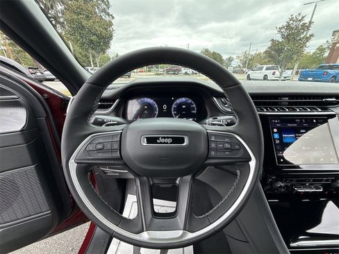 New 2025 Jeep Grand Cherokee Altitude image 13