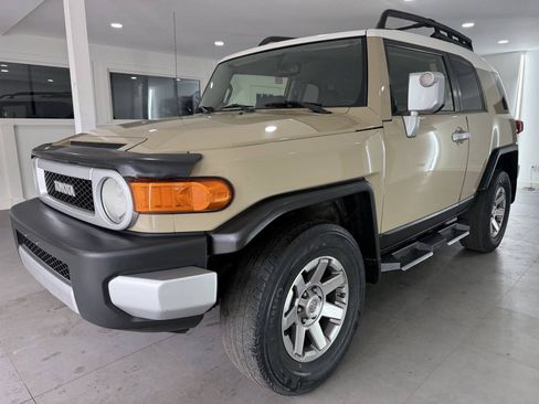Used 2014 Toyota FJ Cruiser 4WD w/ Upgrade Package image 1