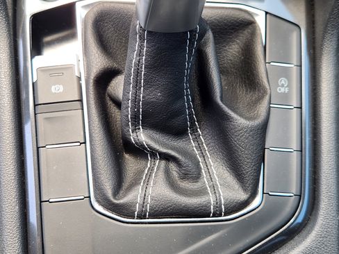 Certified 2023 Volkswagen Tiguan SE w/ Panoramic Sunroof Package FWD image 22