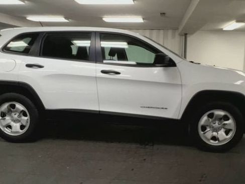 Used 2017 Jeep Cherokee Sport AWD/4WD image 9