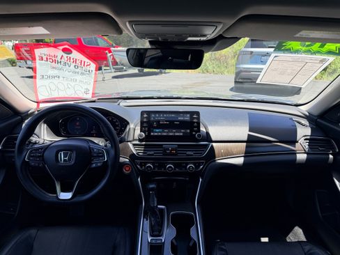 Used 2018 Honda Accord Touring image 18