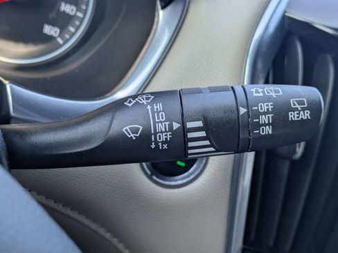 Used 2022 Chevrolet Traverse LT FWD image 31