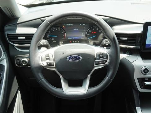 Used 2021 Ford Explorer XLT w/ Equipment Group 202A RWD image 17