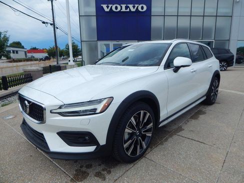 New 2026 Volvo V60 B5 Cross Country Ultra w/ Climate Package image 1