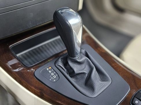 Used 2011 BMW 328i Convertible image 40