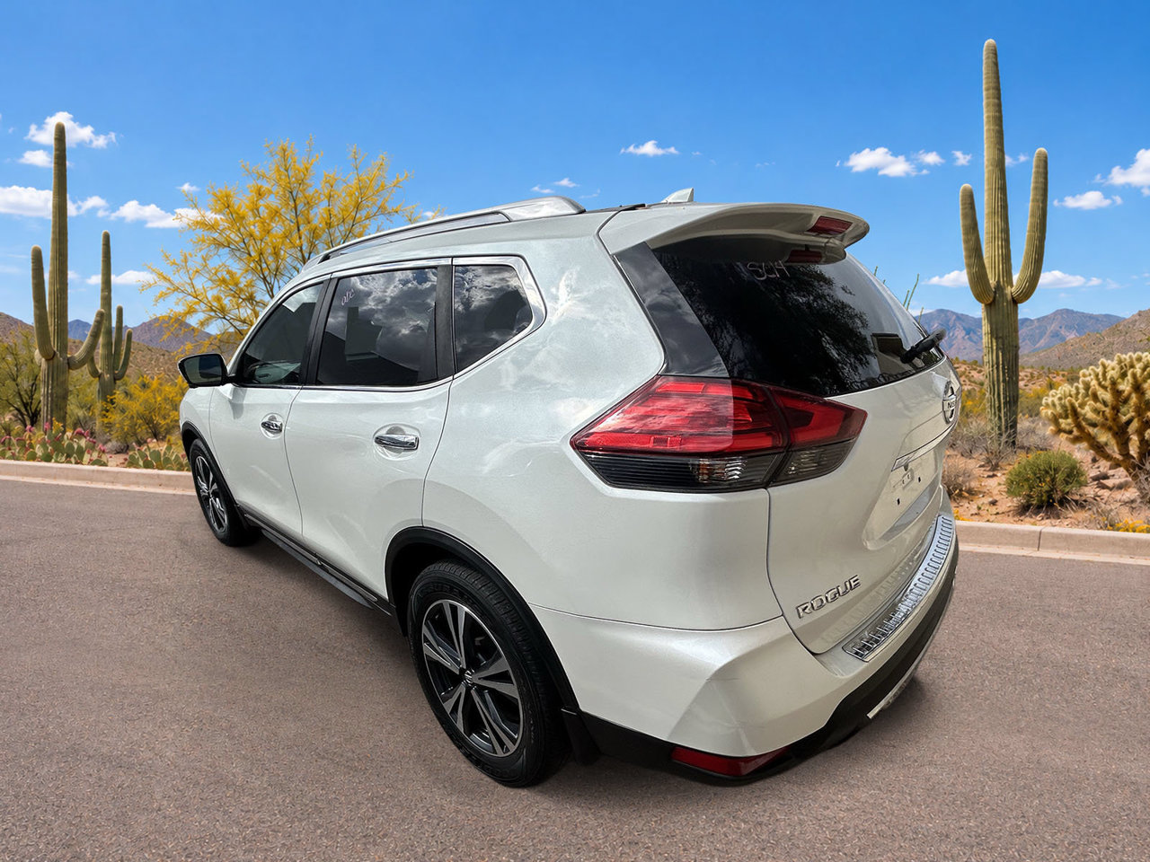 Used 2017 Nissan Rogue SL w/ SL Premium Package FWD image 5