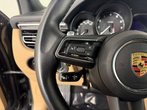 Certified 2023 Porsche Macan image 29