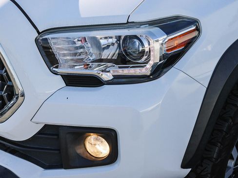 Used 2019 Toyota Tacoma TRD Off-Road image 5