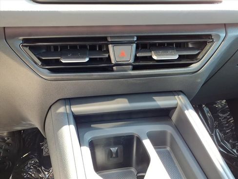 New 2025 Volkswagen Tiguan SE image 11