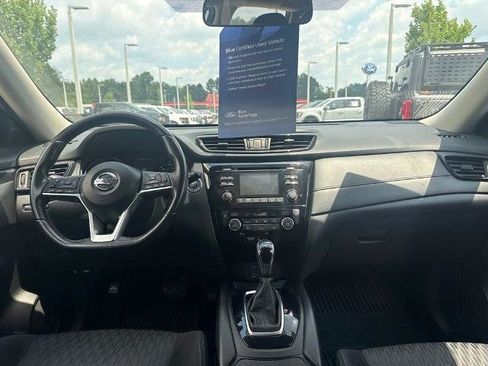 Used 2017 Nissan Rogue SV FWD image 25