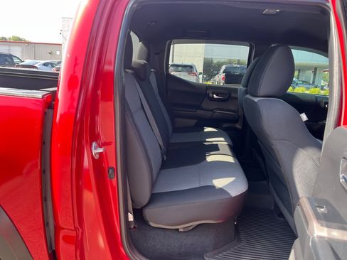 Used 2022 Toyota Tacoma TRD Off-Road w/ Technology Package AWD/4WD image 31