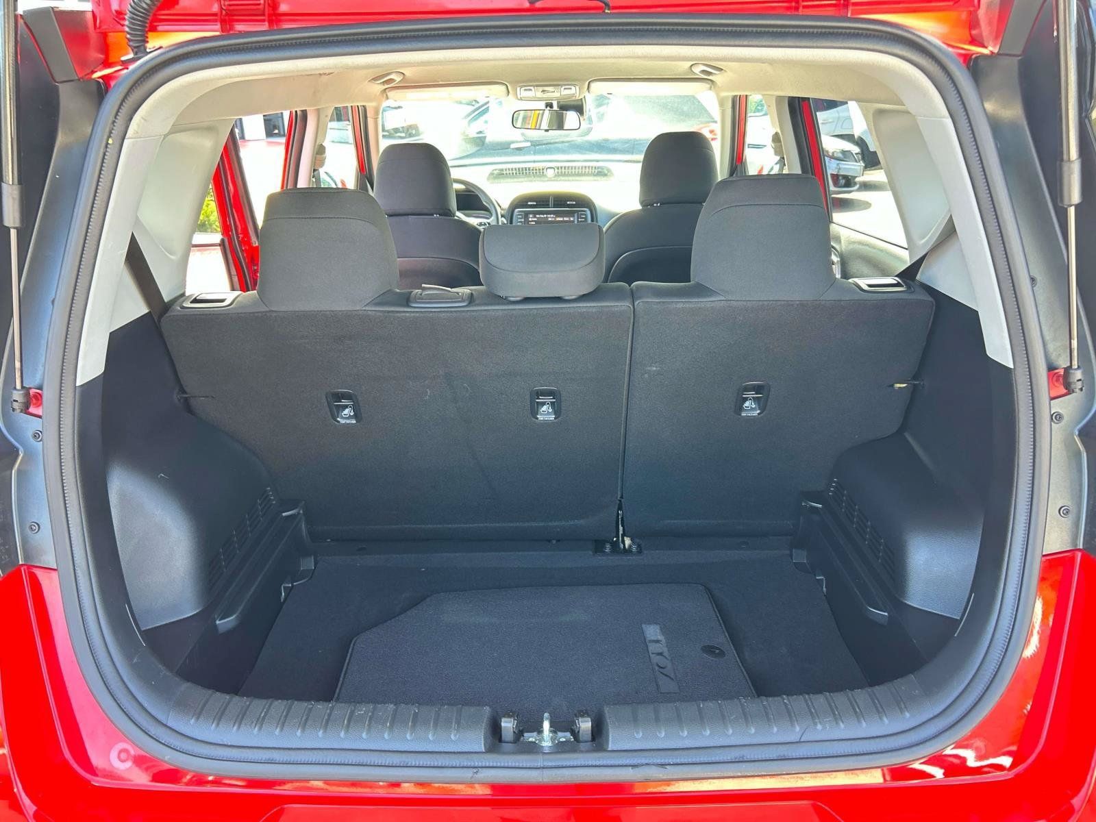Used 2025 Kia Soul LX FWD image 11