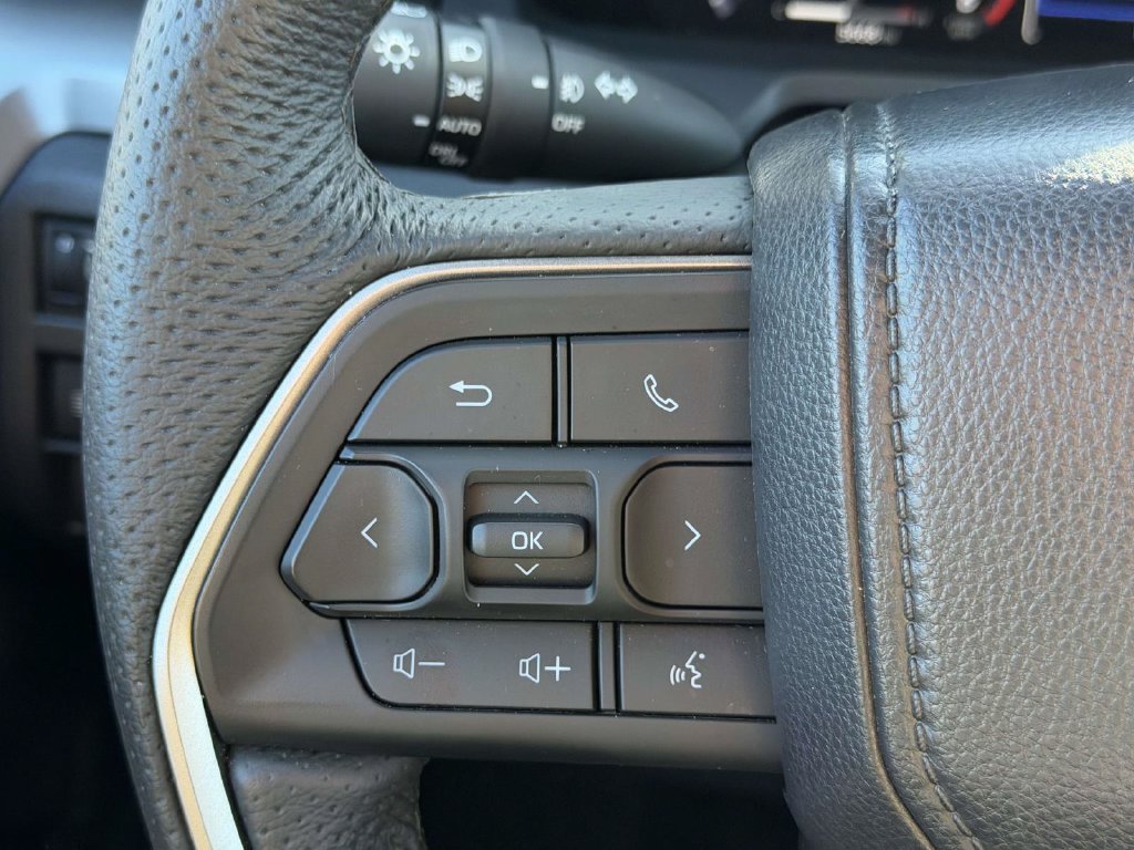 Used 2025 Toyota Tacoma TRD Off-Road AWD/4WD image 24
