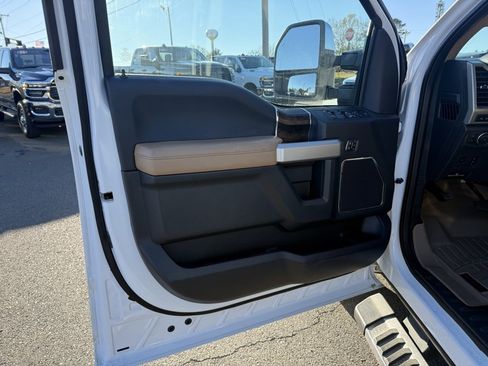 Used 2022 Ford F250 Lariat w/ Lariat Ultimate Package image 14